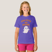  とても可愛いので怖がらないで - かわいいハロウィンの幽霊の女の子の  Tシャツ (正面フル)