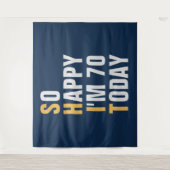 とても嬉しい70歳の誕生日 バックドロップ バナー タペストリー (正面)