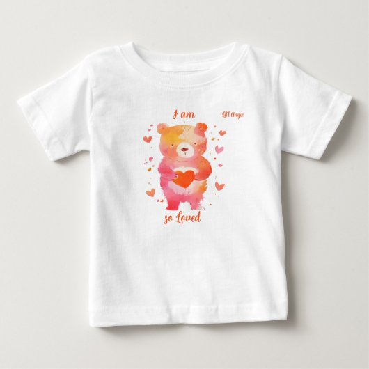 "とても愛されてる" クマのデザインが可愛い ベビーTシャツ (正面)