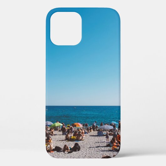~との灰色の砂のビーチを楽しむ人々 Case-Mate iPhoneケース (裏面)