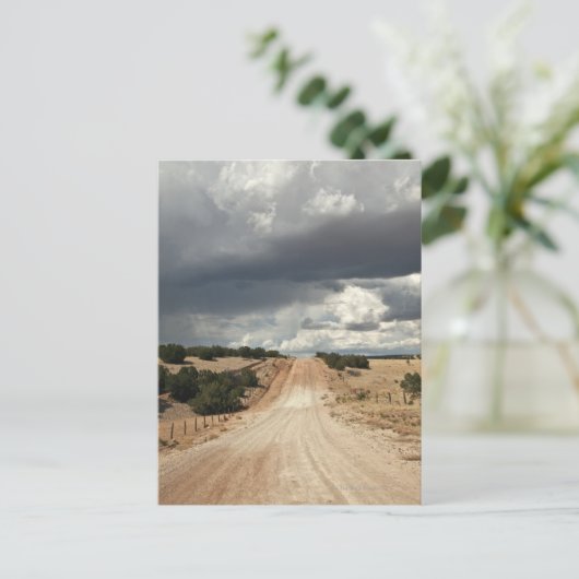 とのNMの土の田舎道の下で見ること ポストカード (スタンド正面)