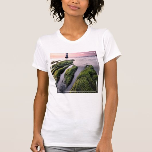 とまり木の石の灯台 Tシャツ (正面)
