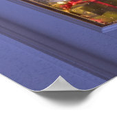 とガラスのドアを見ているゴールデンドードルパピー ポスター (角)