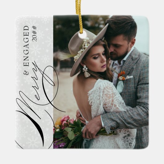とスクリプメリート縦型婚約したフォトスノーフレーク セラミックオーナメント (正面)