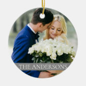 とメリータイポグラフィ結婚した初めてのクリスマス写真 セラミックオーナメント (正面)