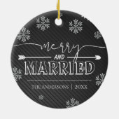 とメリータイポグラフィ結婚した初めてのクリスマス写真 セラミックオーナメント (裏面)