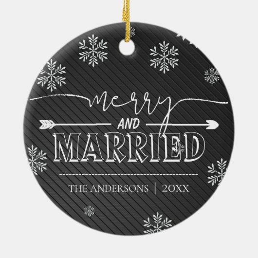 とメリータイポグラフィ結婚した初めてのクリスマス写真 セラミックオーナメント (裏面)