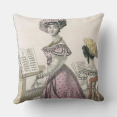 と整うピンクのオーガンジーの服の若い女性 クッション (裏面)