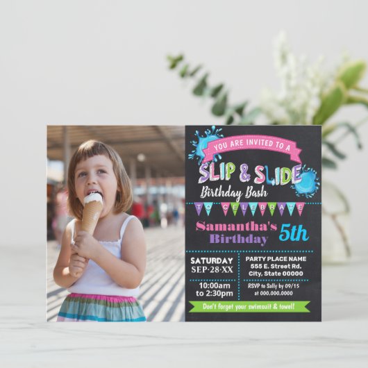 と滑スリップまたは滑ることり誕生日bashピンクのシャルボード写真 招待状 (スタンド正面)