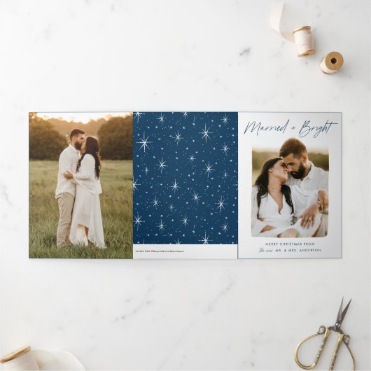 と結婚したBright Navy Script 4の写真 三つ折りクリスマスカード (外部)