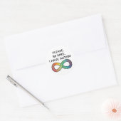 どうか親切にして、私は自閉症だ |神経多様性 ラウンドシール (封筒)