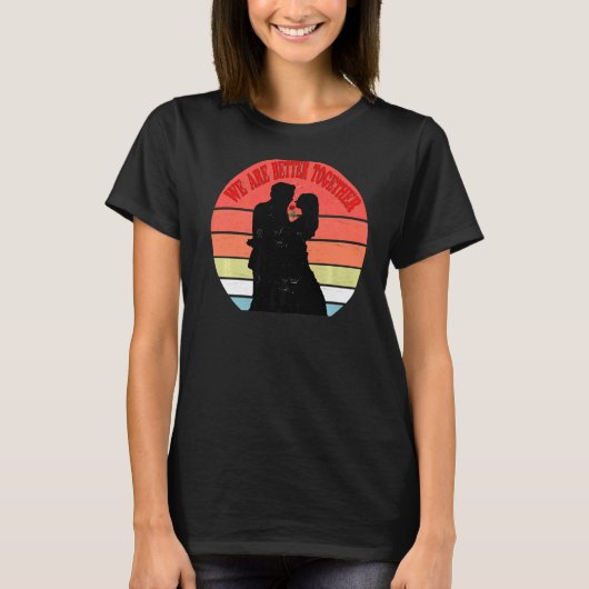 どうやら一緒にいると困るようだ Tシャツ (正面)