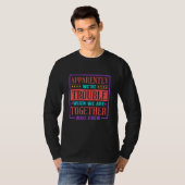 どうやら私たちは一緒にいる時に困っているようだ Tシャツ (正面フル)