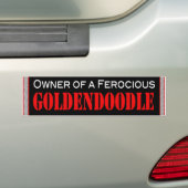 どう猛なGoldendoodle バンパーステッカー (車上)