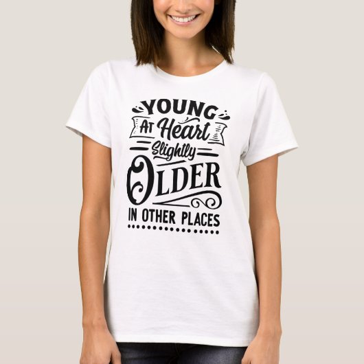 どこかでは大人、心は若者 Tシャツ (正面)