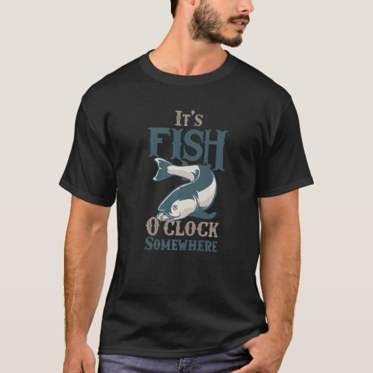 どこかで釣りをする時間です 釣りデザイン Tシャツ (正面)