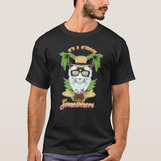 どこかで5時の鐘が鳴っている ラグドール猫と飲み物 Tシャツ (正面)