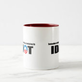 どこかにケニヤで村は馬鹿を恋しく思っています ツートーンマグカップ (中央)