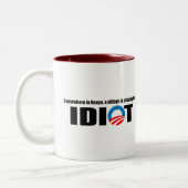 どこかにケニヤで村は馬鹿を恋しく思っています ツートーンマグカップ (左)