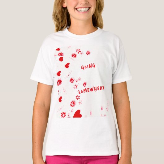 どこかに行く女の子赤いハートシャツ Tシャツ (正面)