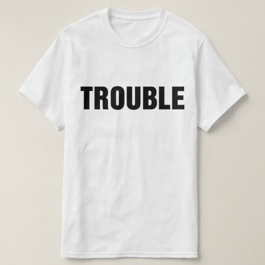 どこに行ってもトラブル Tシャツ (デザイン正面)