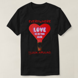 どこを見ても愛が溢れている Tシャツ