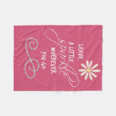 どこ離れに行っても少し輝く引用文 フリースブランケット (正面(横))