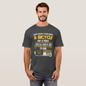 どのバカも自転車に乗れるが、特別な物が必要だ Tシャツ (正面フル)