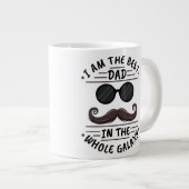 どのパパも世界のパパに値す最高のる ジャンボコーヒーマグカップ (正面右)