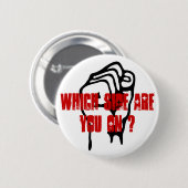 どの側面をありますか。 上げられた握りこぶし 缶バッジ (正面&裏面)