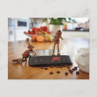 どんぐりした小妖精や小人は体重で彼の女の子をからかう ポストカード