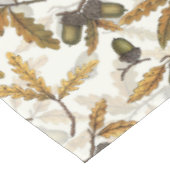 どんぐりとオーク離れの白い上に テーブルクロス (アングル)