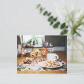 どんぐりの小妖精や小人食べとクリスマスのジンジャーパンを盗む ポストカード (スタンド正面)