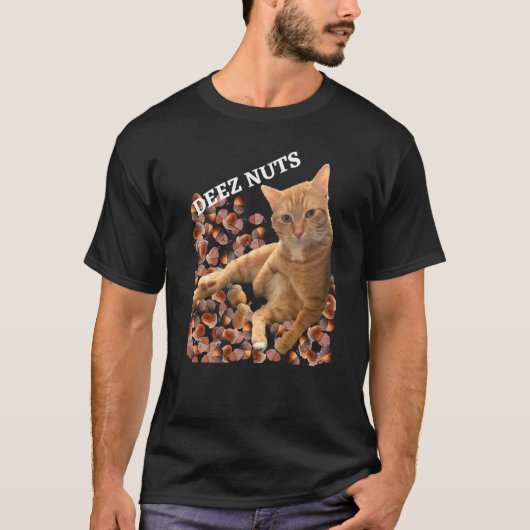 どんぐりを使った猫のデズ・ナッツ・ジョーク Tシャツ (正面)