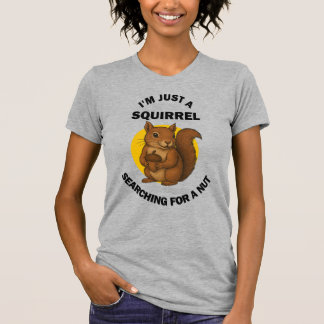 どんぐりを持ったかわいいリス 森の動物Tシャツ Tシャツ