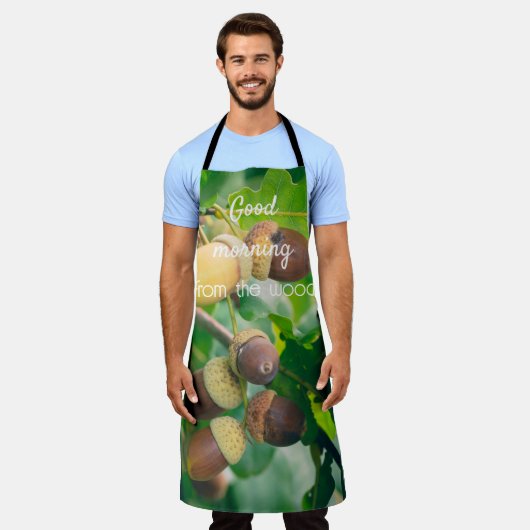 どんぐりを持つオークの枝 エプロン (着用した状態)