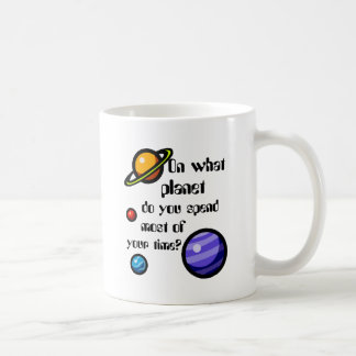 どんな惑星であなたの時間のほとんどを使いますか。 コーヒーマグカップ