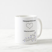 どんな愛がマグのように実際に見えるかおもしろい コーヒーマグカップ (正面右)