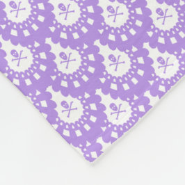 どんな色だ!スカルとクロスボーンレースホワイトグラウンド フリースブランケット