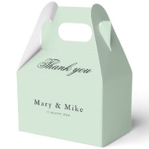 どんな行事にも使えるセージグリーンの感謝を表すギフトボックス