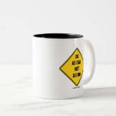 ない私がように私言うためようにして下さい(黄色い警告標識) ツートーンマグカップ (正面右)
