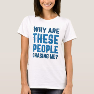 なぜこれらの人々は私を追いかけている Tシャツ