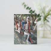 なぜ長い舌を出しているの？… タイの3人のゴースト ポストカード (スタンド正面)