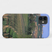 なだらかに続く丘陵地に位置するサン・ジミニャーノの村 Case-Mate iPhoneケース (裏面(横))