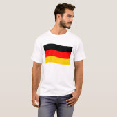 なびくドイツ国旗 Tシャツ (正面フル)