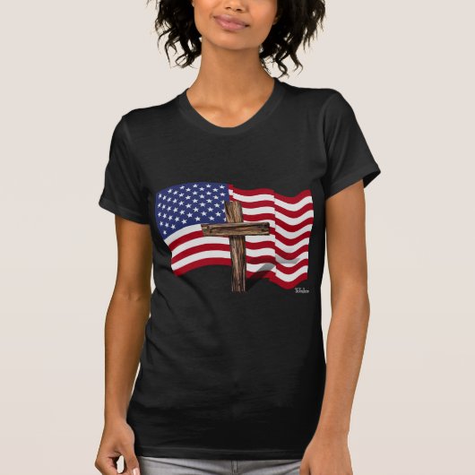 なびく米国国旗と険しい十字架 Tシャツ (正面)