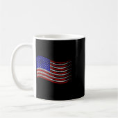 なびく7月アメリカ合衆国国旗の愛国心4日 コーヒーマグカップ (左)
