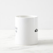 なま臭い何かはここに襲います コーヒーマグカップ (中央)