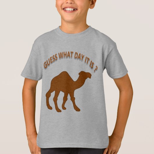 なんの日?ラクダ柄Tシャツ Tシャツ (正面)