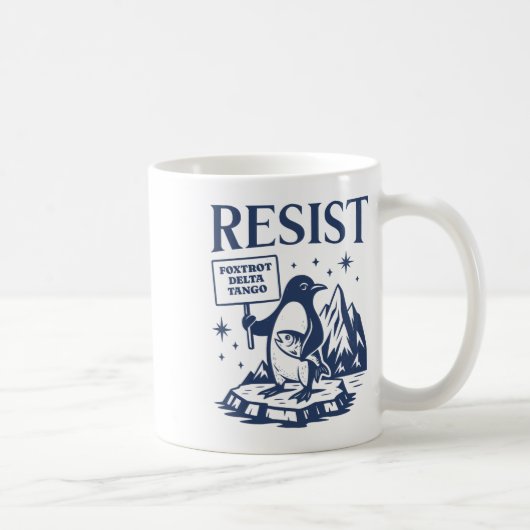 ~におもしろい抗議するペンギンに抵抗する コーヒーマグカップ (右)